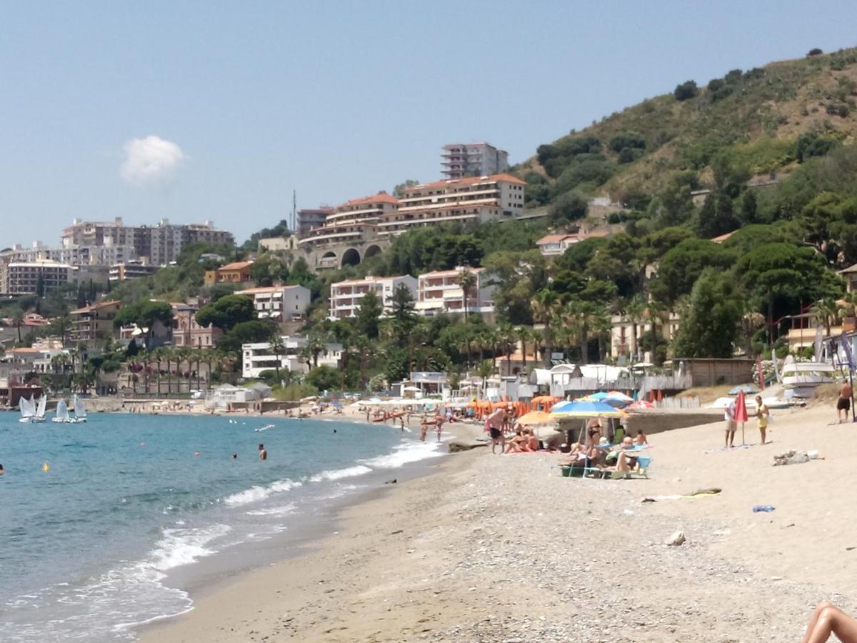 Casa Vacanza Mamma Maria Villa Messina Exterior foto